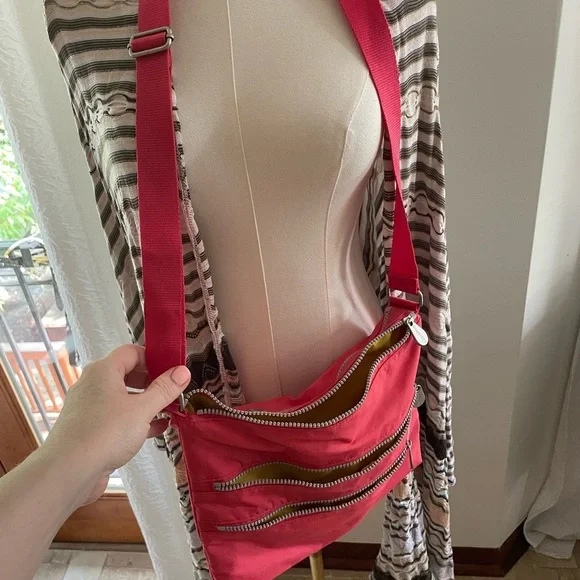 Baggallini Zippered Washable Crossbody Bag Large Size - Picture 7 of 10